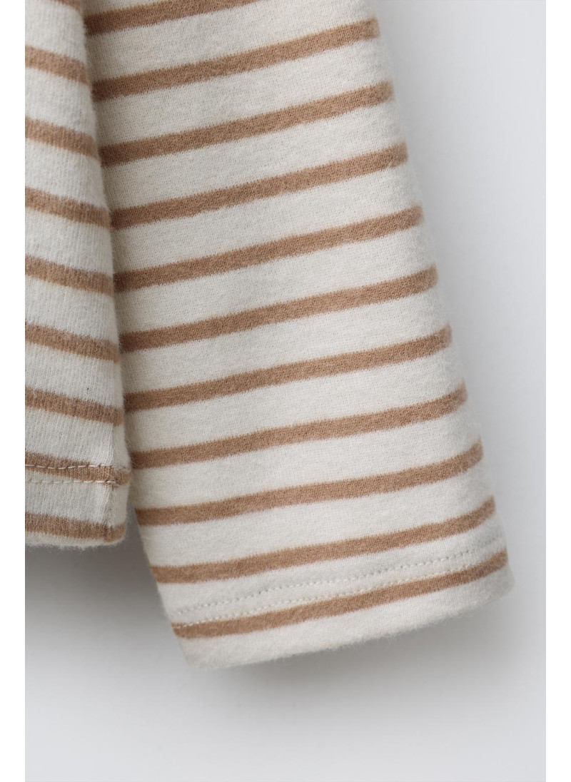 ТОП С ВОРОТНИКОМ-СТОЙКОЙ ТОП С ВОРОТНИКОМ-СТОЙКОЙ