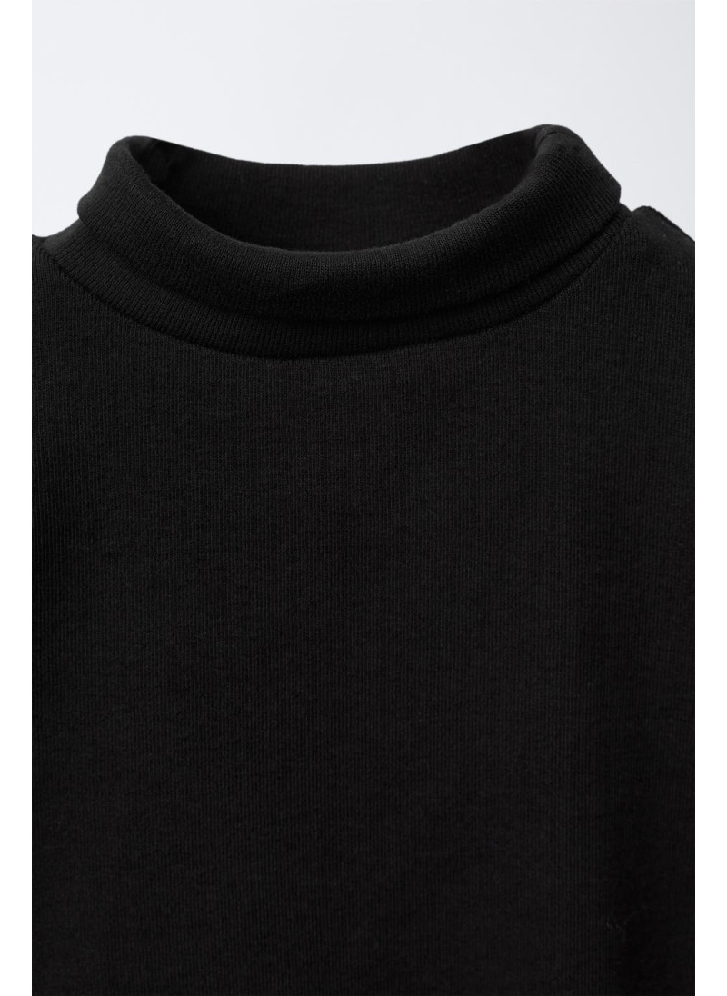 ТОП С ВОРОТНИКОМ-СТОЙКОЙ ТОП С ВОРОТНИКОМ-СТОЙКОЙ