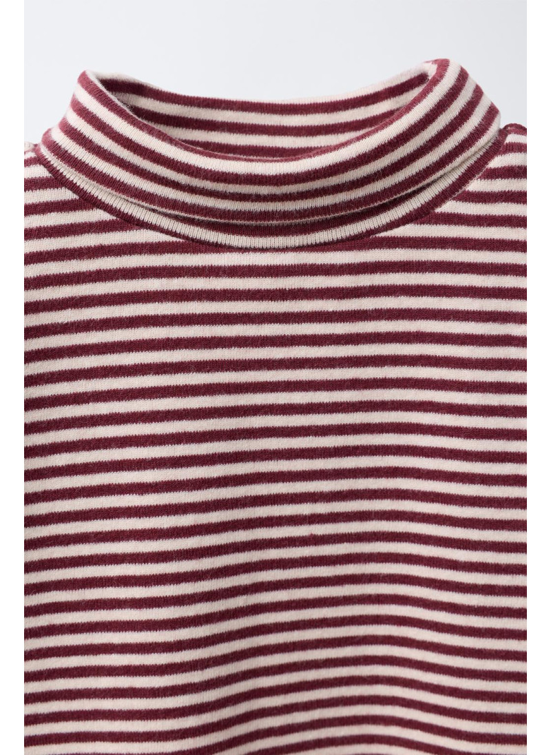 ТОП С ВОРОТНИКОМ-СТОЙКОЙ ТОП С ВОРОТНИКОМ-СТОЙКОЙ