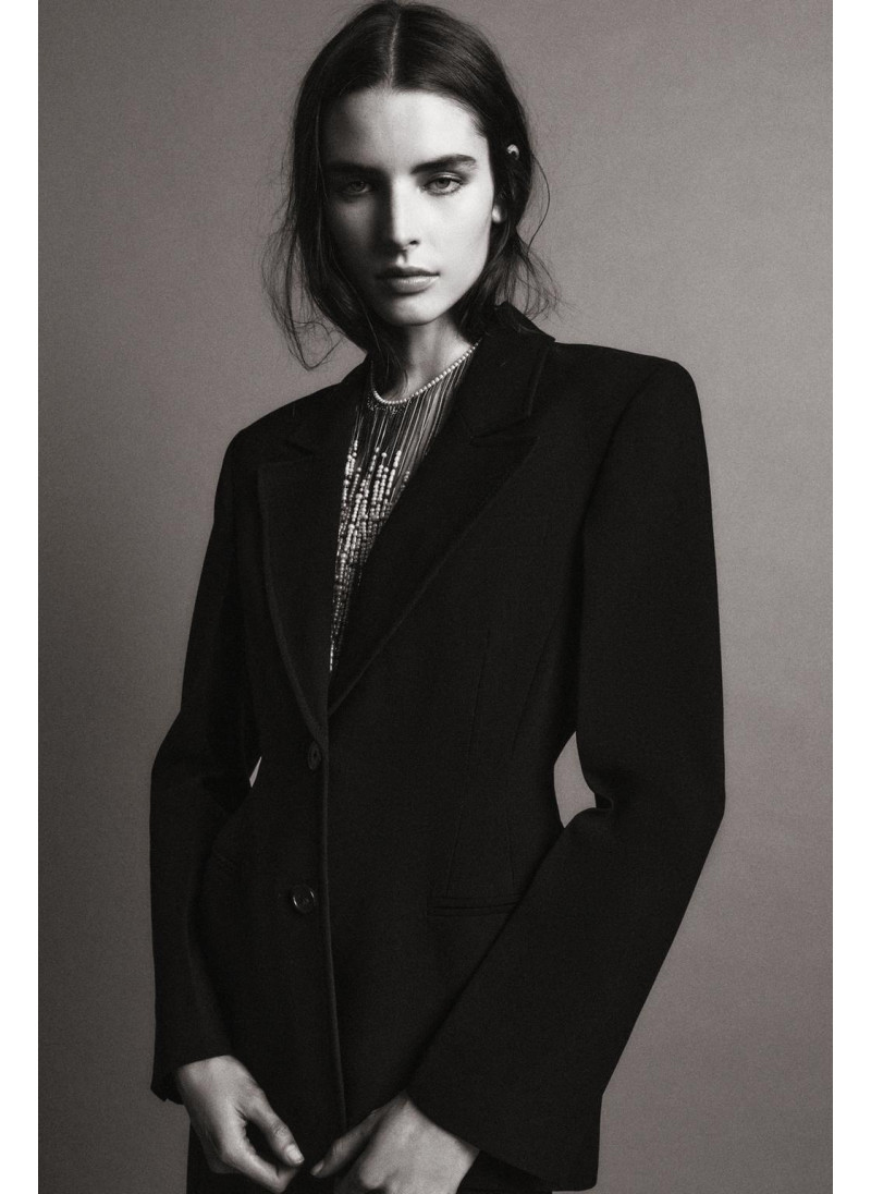 КАСКАДНОЕ ОЖЕРЕЛЬЕ С ИСКУССТВЕННЫМ ЖЕМЧУГОМ КАСКАДНОЕ ОЖЕРЕЛЬЕ С ИСКУССТВЕННЫМ ЖЕМЧУГОМ