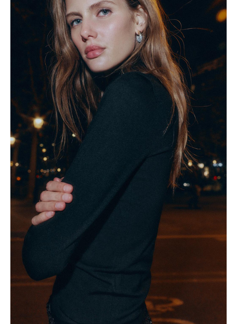 СВИТЕР ИЗ ШЕРСТИ С ВЫСОКИМ ВОРОТНИКОМ НАЗАПАХ СВИТЕР ИЗ ШЕРСТИ С ВЫСОКИМ ВОРОТНИКОМ НАЗАПАХ