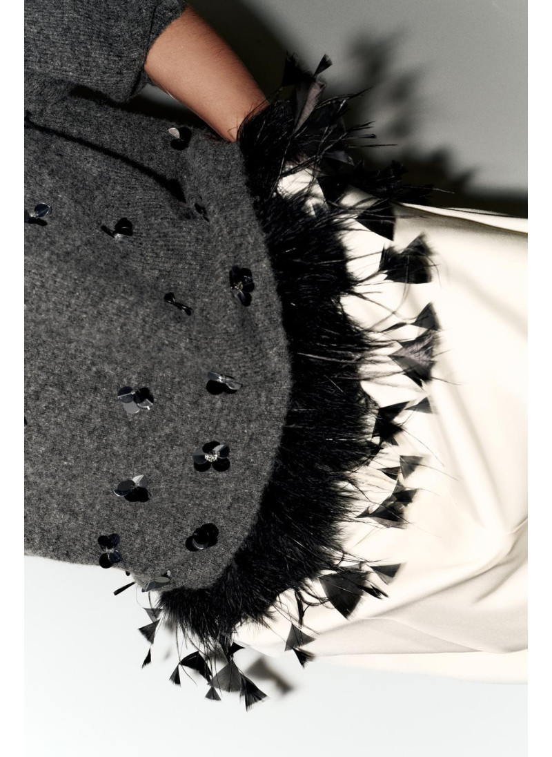 СВИТЕР ИЗ ШЕРСТИ С ПАЙЕТКАМИ И ПЕРЬЯМИ СВИТЕР ИЗ ШЕРСТИ С ПАЙЕТКАМИ И ПЕРЬЯМИ