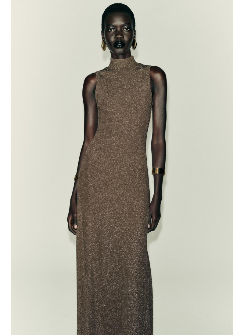 ПЛАТЬЕ БЕЗ РУКАВОВ С МЕТАЛЛИЗИРОВАННОЙ НИТЬЮ ПЛАТЬЕ БЕЗ РУКАВОВ С МЕТАЛЛИЗИРОВАННОЙ НИТЬЮ