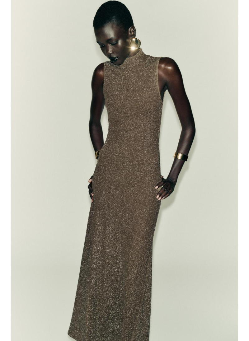 ПЛАТЬЕ БЕЗ РУКАВОВ С МЕТАЛЛИЗИРОВАННОЙ НИТЬЮ ПЛАТЬЕ БЕЗ РУКАВОВ С МЕТАЛЛИЗИРОВАННОЙ НИТЬЮ