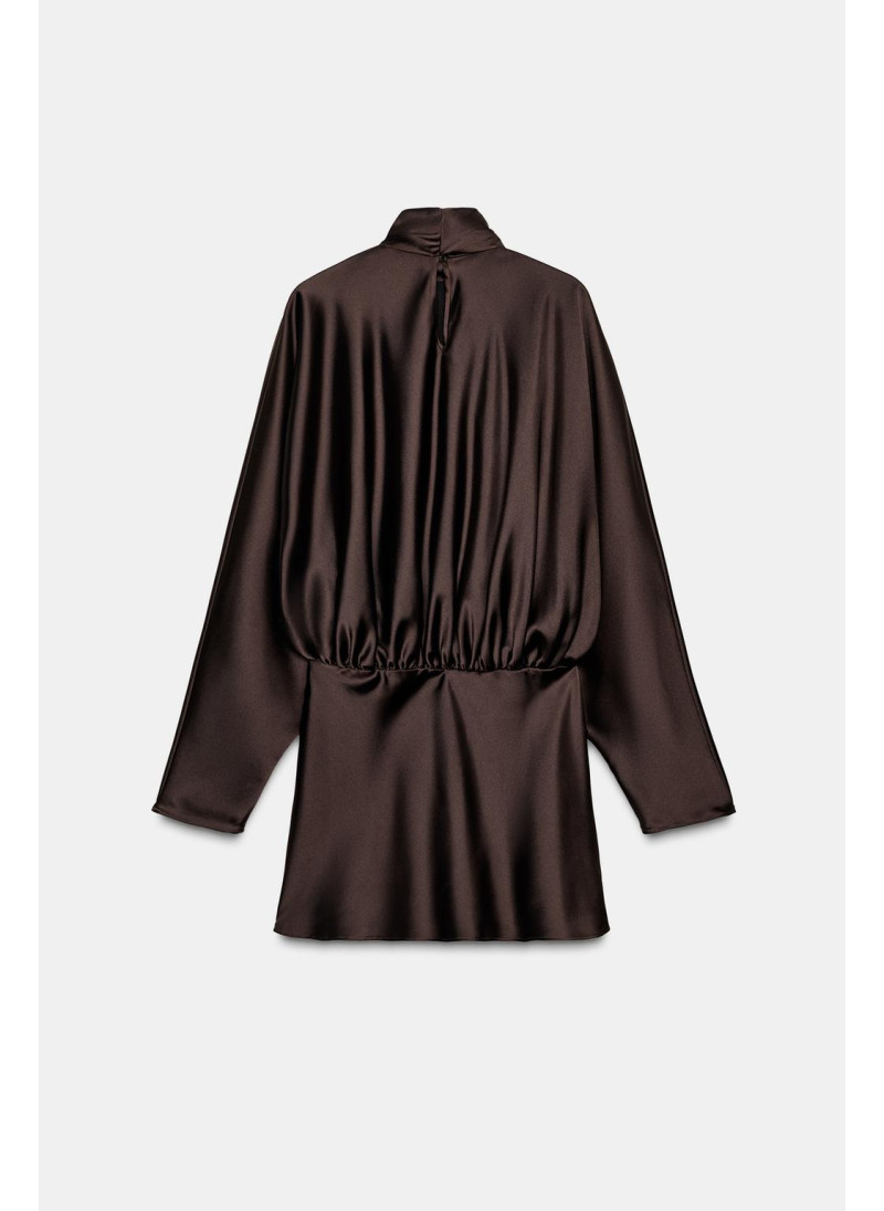 КОРОТКОЕ АТЛАСНОЕ ПЛАТЬЕ С ШАРФОМ КОРОТКОЕ АТЛАСНОЕ ПЛАТЬЕ С ШАРФОМ