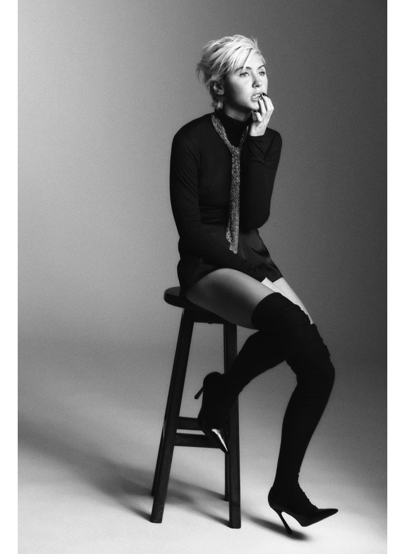 МЕТАЛЛИЧЕСКОЕ ОЖЕРЕЛЬЕ-ГАЛСТУК СО СТРАЗАМИ МЕТАЛЛИЧЕСКОЕ ОЖЕРЕЛЬЕ-ГАЛСТУК СО СТРАЗАМИ