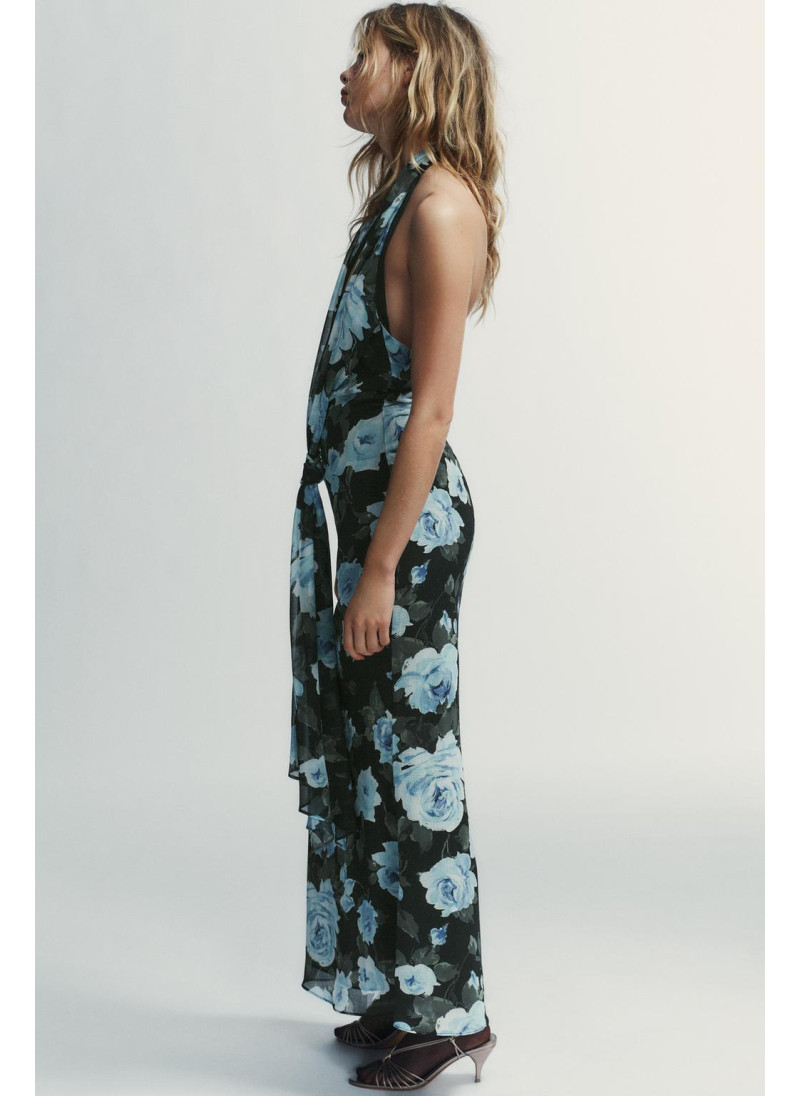 ДЛИННОЕ ПЛАТЬЕ С УЗЛОМ И ЦВЕТОЧНЫМ ПРИНТОМ ДЛИННОЕ ПЛАТЬЕ С УЗЛОМ И ЦВЕТОЧНЫМ ПРИНТОМ