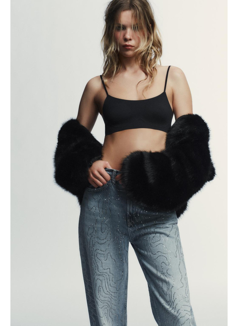 ДЖИНСЫ TRF ПРЯМОГО КРОЯ С ВЫСОКОЙ ПОСАДКОЙ И СТРАЗАМИ ДЖИНСЫ TRF ПРЯМОГО КРОЯ С ВЫСОКОЙ ПОСАДКОЙ И СТРАЗАМИ