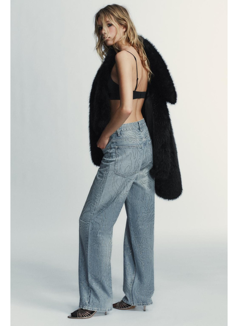 ДЖИНСЫ TRF ПРЯМОГО КРОЯ С ВЫСОКОЙ ПОСАДКОЙ И СТРАЗАМИ ДЖИНСЫ TRF ПРЯМОГО КРОЯ С ВЫСОКОЙ ПОСАДКОЙ И СТРАЗАМИ