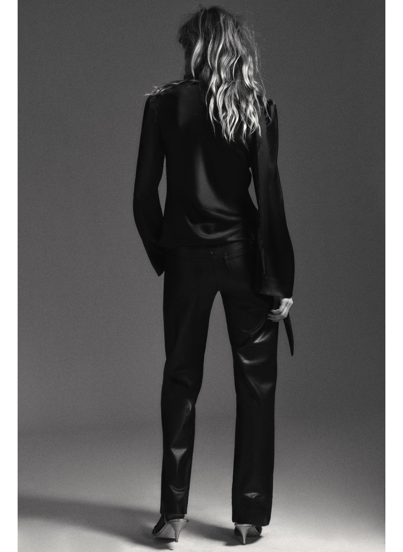 БРЮКИ ИЗ ИСКУССТВЕННОЙ КОЖИ С НИЗКОЙ ПОСАДКОЙ БРЮКИ ИЗ ИСКУССТВЕННОЙ КОЖИ С НИЗКОЙ ПОСАДКОЙ