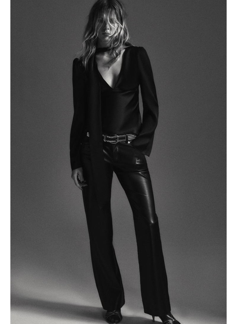 БРЮКИ ИЗ ИСКУССТВЕННОЙ КОЖ�...