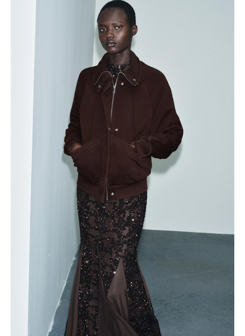 ТОЛСТОВКА С ЭФФЕКТОМ ПОТЕРТОСТИ ТОЛСТОВКА С ЭФФЕКТОМ ПОТЕРТОСТИ