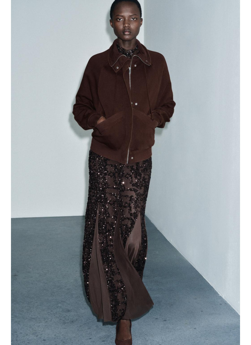 ТОЛСТОВКА С ЭФФЕКТОМ ПОТЕРТОСТИ ТОЛСТОВКА С ЭФФЕКТОМ ПОТЕРТОСТИ