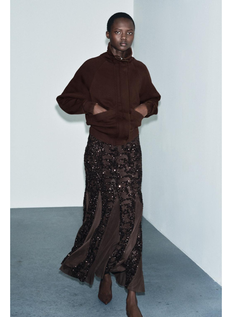 ТОЛСТОВКА С ЭФФЕКТОМ ПОТЕРТОСТИ ТОЛСТОВКА С ЭФФЕКТОМ ПОТЕРТОСТИ