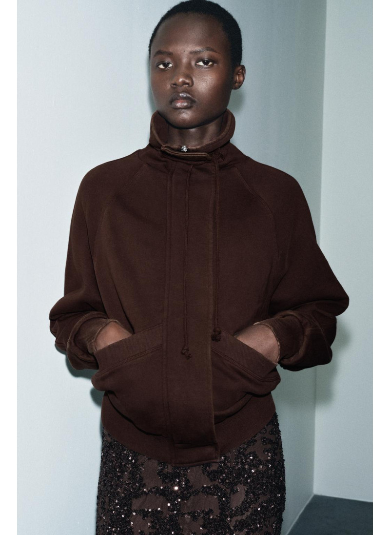 ТОЛСТОВКА С ЭФФЕКТОМ ПОТЕРТОСТИ ТОЛСТОВКА С ЭФФЕКТОМ ПОТЕРТОСТИ