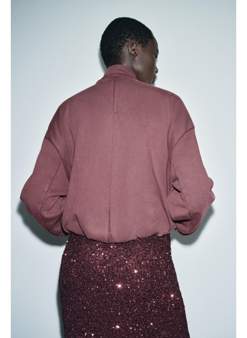 КУРТКА ИЗ МЯГКОЙ ТКАНИ С ЭФФЕКТОМ ПОТЕРТОСТИ КУРТКА ИЗ МЯГКОЙ ТКАНИ С ЭФФЕКТОМ ПОТЕРТОСТИ