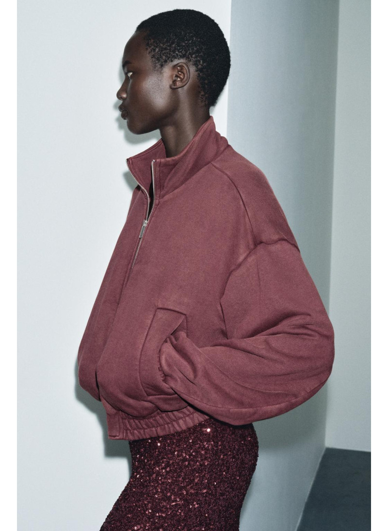 КУРТКА ИЗ МЯГКОЙ ТКАНИ С ЭФФЕКТОМ ПОТЕРТОСТИ КУРТКА ИЗ МЯГКОЙ ТКАНИ С ЭФФЕКТОМ ПОТЕРТОСТИ