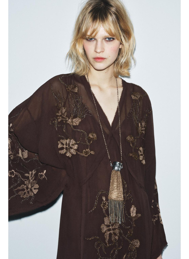 ПЛАТЬЕ С ВЫШИВКОЙ И БУСИНАМИ ИЗ ОГРАНИЧЕННОЙ СЕРИИ ZW COLLECTION ПЛАТЬЕ С ВЫШИВКОЙ И БУСИНАМИ ИЗ ОГРАНИЧЕННОЙ СЕРИИ ZW COLLECTION