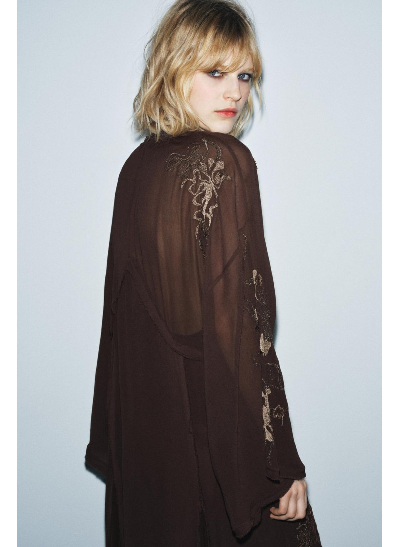 ПЛАТЬЕ С ВЫШИВКОЙ И БУСИНАМИ ИЗ ОГРАНИЧЕННОЙ СЕРИИ ZW COLLECTION ПЛАТЬЕ С ВЫШИВКОЙ И БУСИНАМИ ИЗ ОГРАНИЧЕННОЙ СЕРИИ ZW COLLECTION