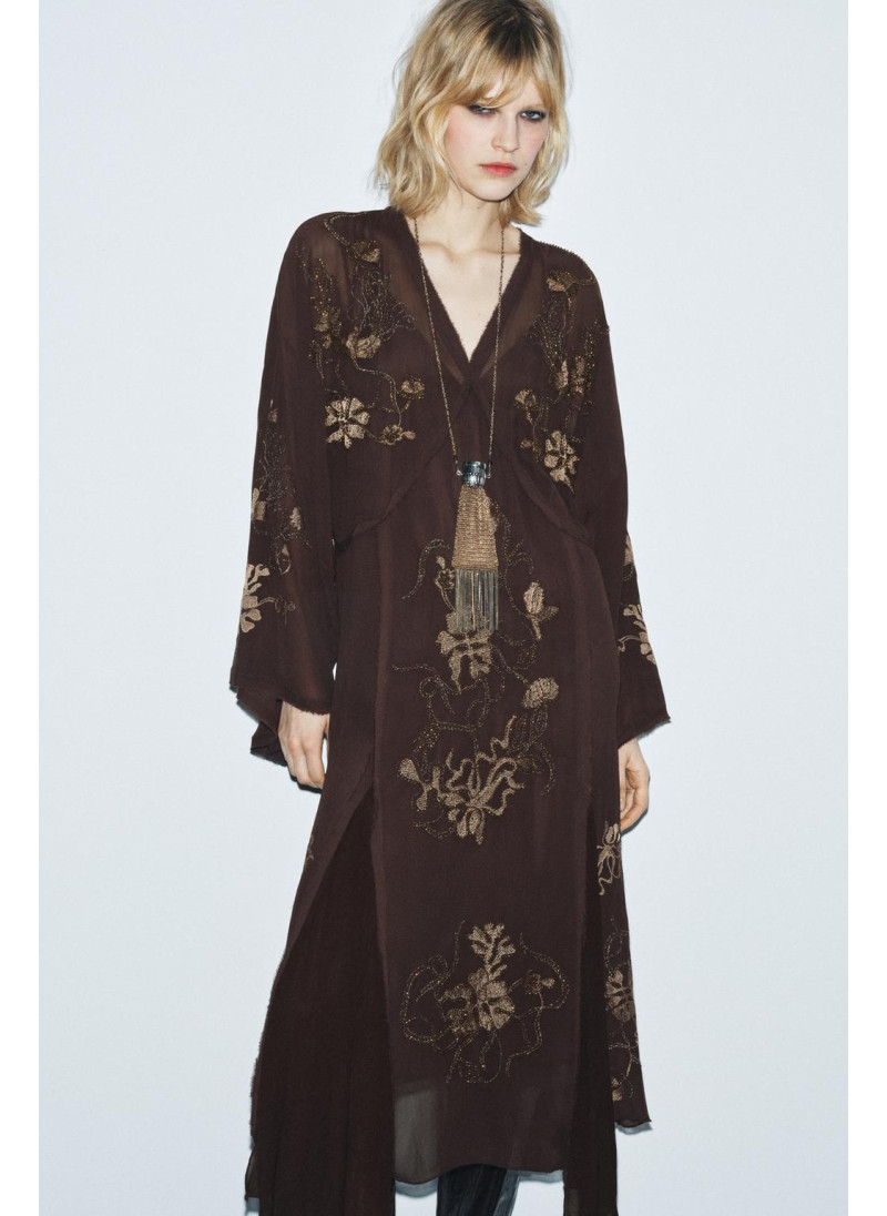 ПЛАТЬЕ С ВЫШИВКОЙ И БУСИНАМИ ИЗ ОГРАНИЧЕННОЙ СЕРИИ ZW COLLECTION ПЛАТЬЕ С ВЫШИВКОЙ И БУСИНАМИ ИЗ ОГРАНИЧЕННОЙ СЕРИИ ZW COLLECTION