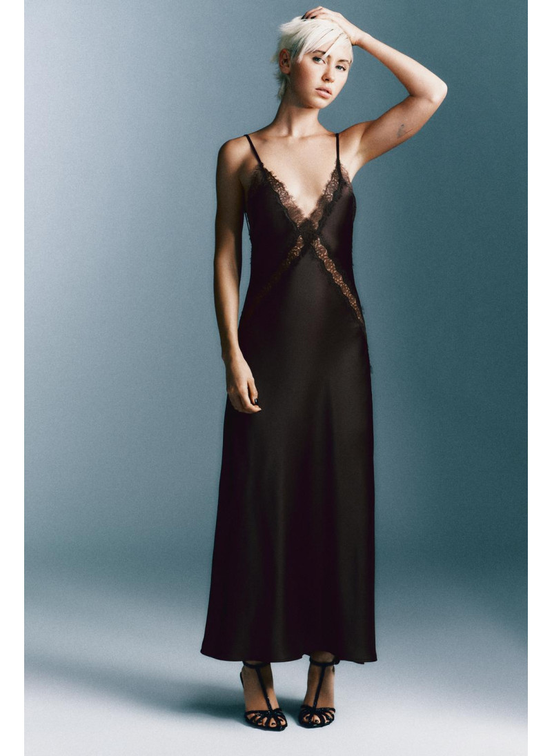 АТЛАСНОЕ ПЛАТЬЕ МИДИ С КРУЖ...