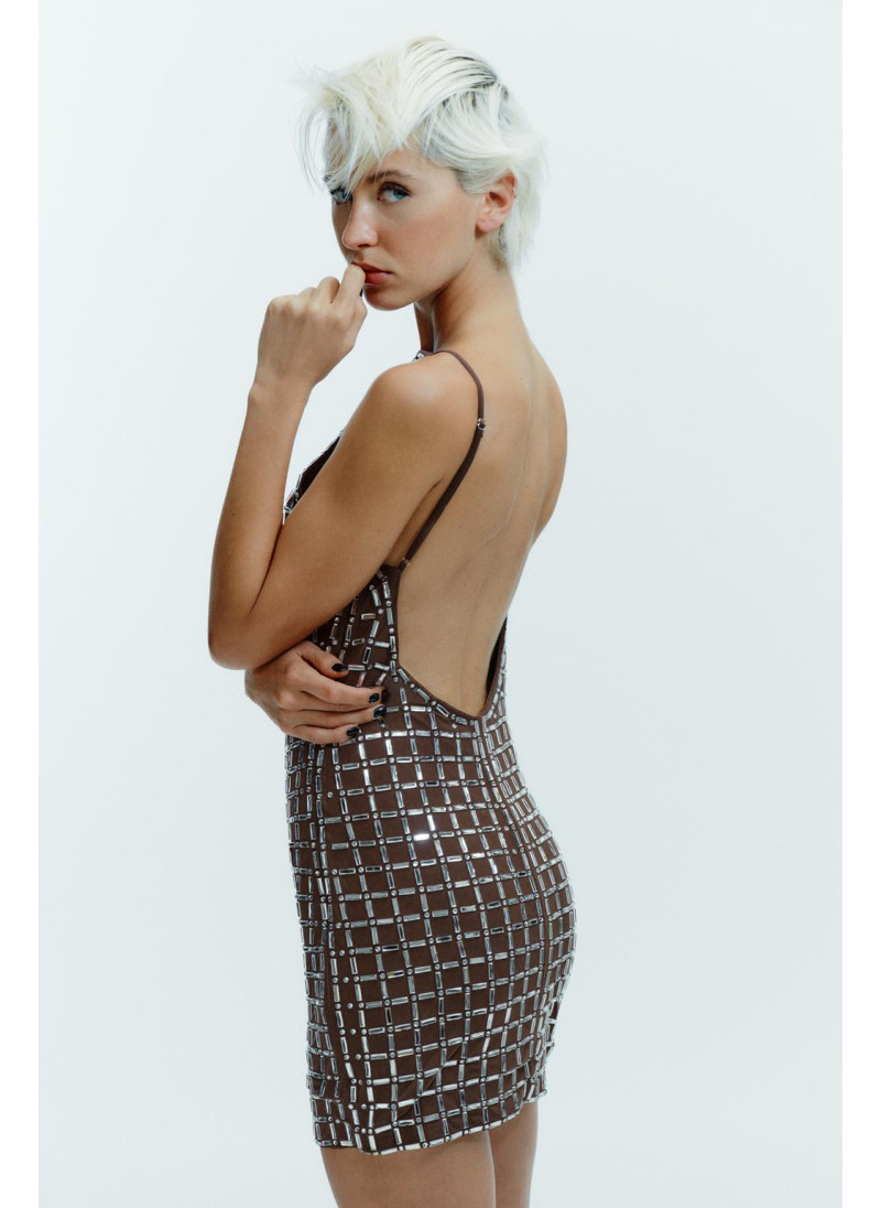 Короткое платье из сетчатой ткани с блеском Короткое платье из сетчатой ткани с блеском