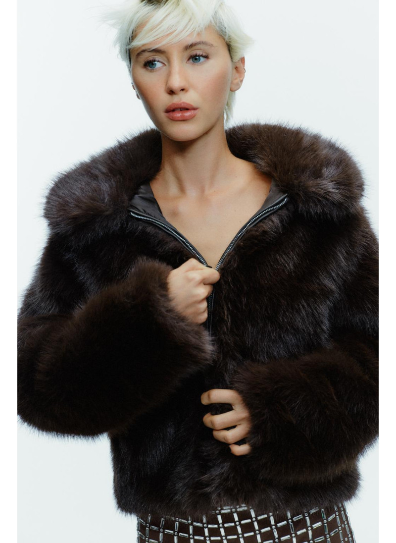 КОРОТКОЕ ПАЛЬТО ИЗ ИСКУССТВЕННОГО МЕХА КОРОТКОЕ ПАЛЬТО ИЗ ИСКУССТВЕННОГО МЕХА