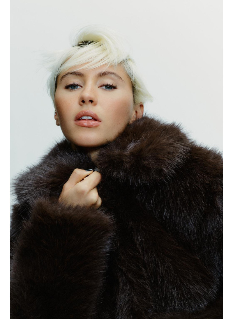 КОРОТКОЕ ПАЛЬТО ИЗ ИСКУССТВЕННОГО МЕХА КОРОТКОЕ ПАЛЬТО ИЗ ИСКУССТВЕННОГО МЕХА