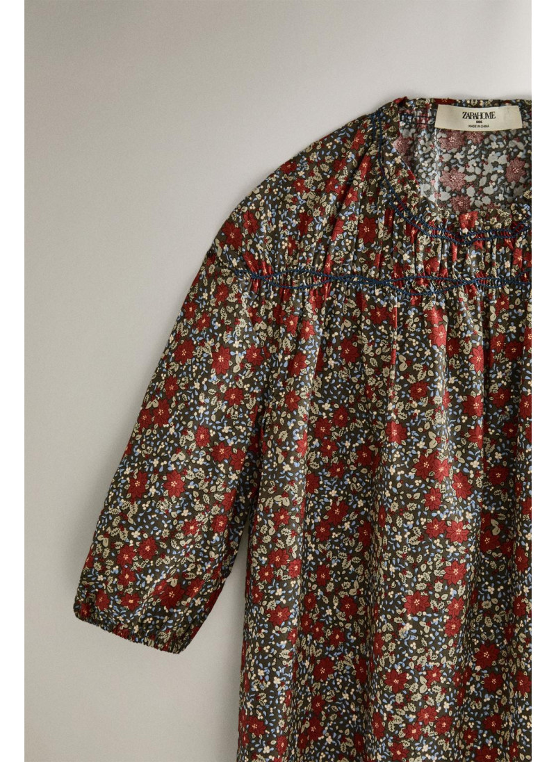 Детское платье с цветочным узором на рождество Детское платье с цветочным узором на рождество