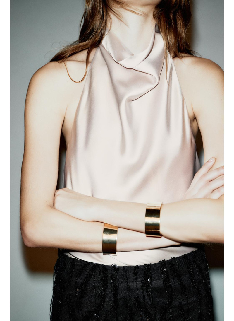 НАБОР ИЗ ДВУХ ЖЕСТКИХ МЕТАЛЛИЧЕСКИХ БРАСЛЕТОВ НАБОР ИЗ ДВУХ ЖЕСТКИХ МЕТАЛЛИЧЕСКИХ БРАСЛЕТОВ