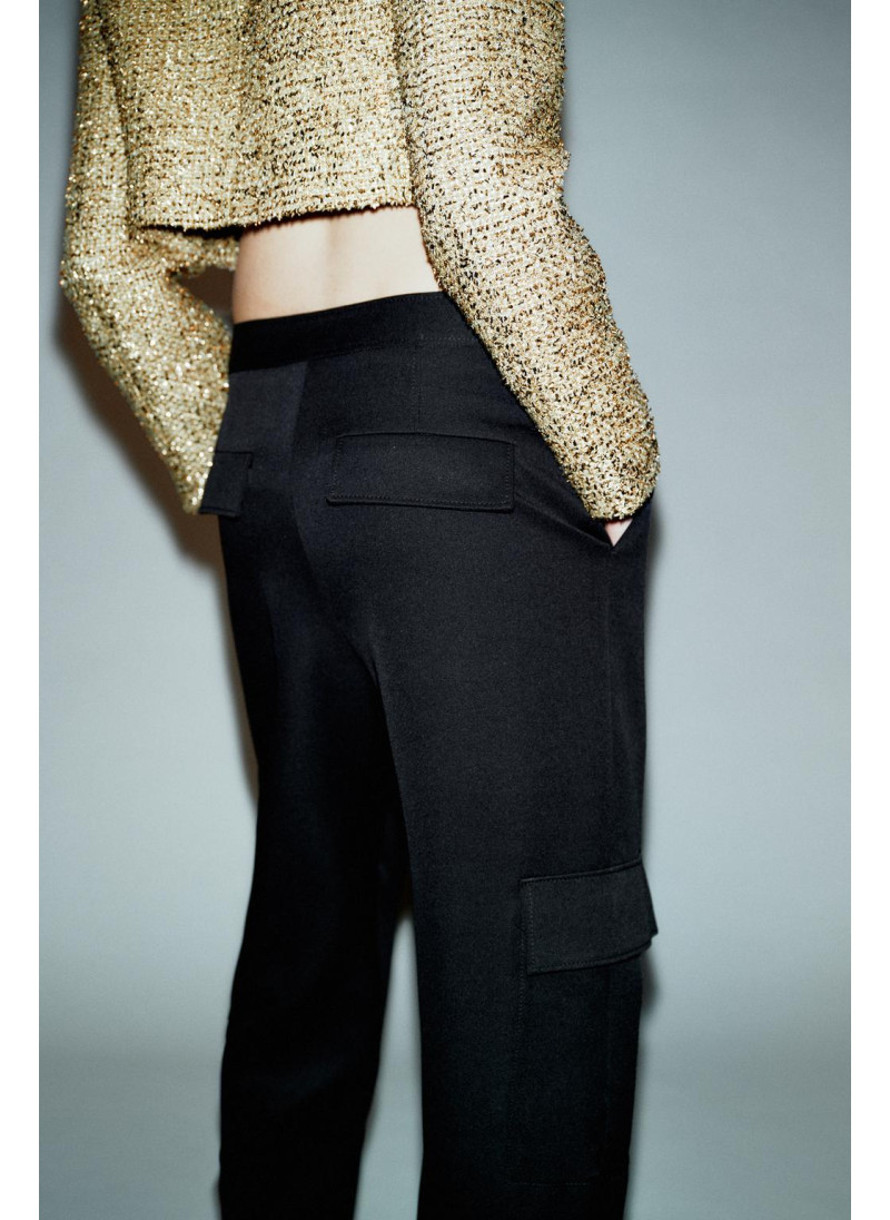 Брюки-морковки с карманами-грузовиками Брюки-морковки с карманами-грузовиками