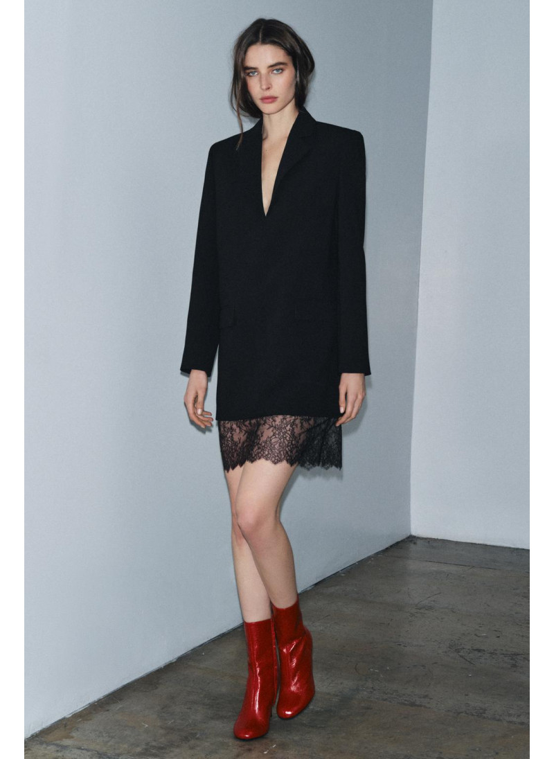 ПЛАТЬЕ-БЛЕЙЗЕР С КРУЖЕВОМ �...