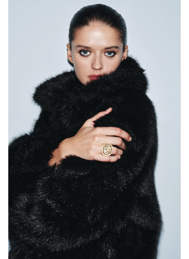 КВАДРАТНОЕ МЕТАЛЛИЧЕСКОЕ К...