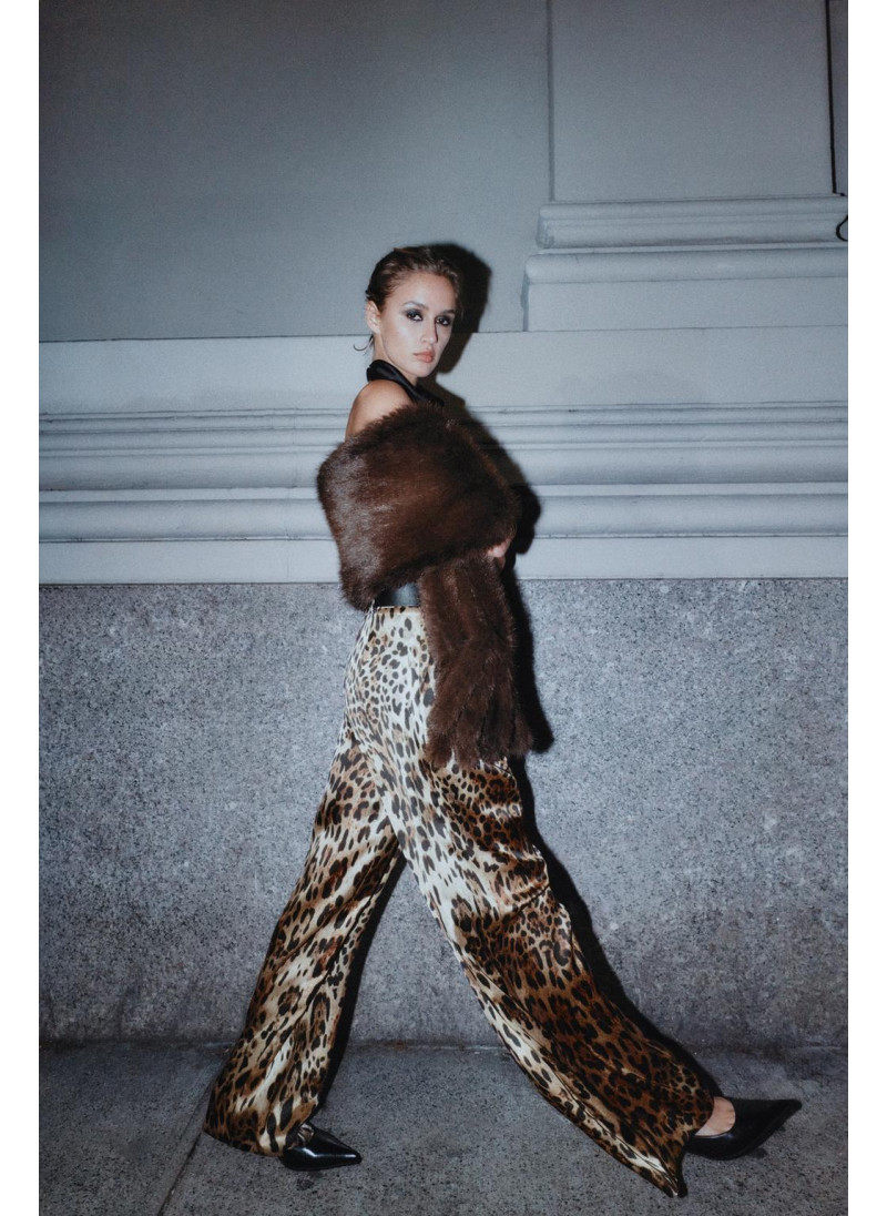 Брюки с широкими брючинами из атласа с поясом Брюки с широкими брючинами из атласа с поясом