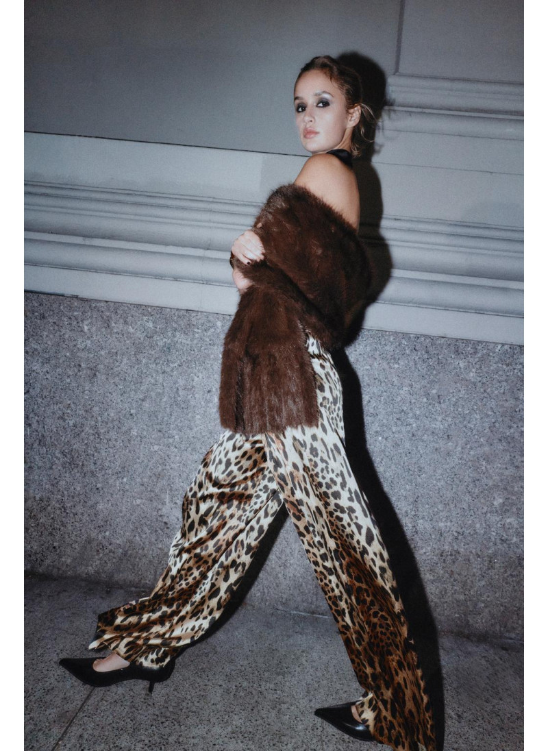 Брюки с широкими брючинами из атласа с поясом Брюки с широкими брючинами из атласа с поясом