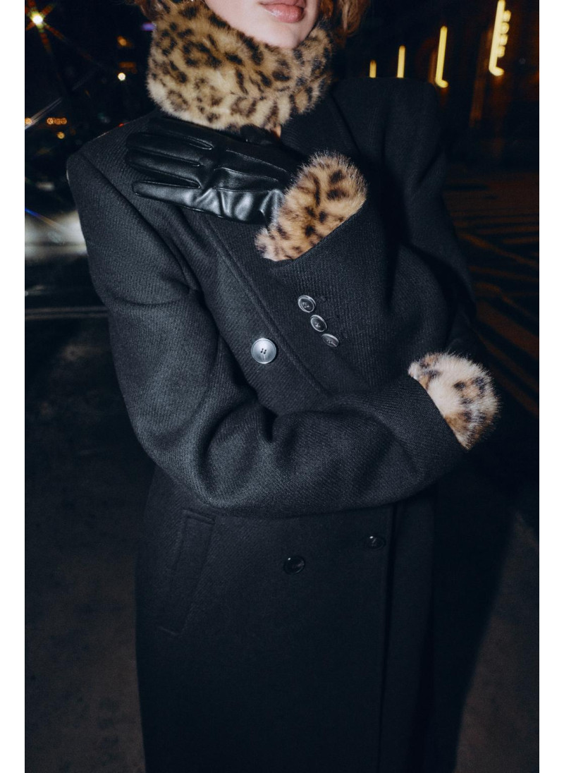 Поверхностная кожа пальчики с искусственным мехом и животным принтом Поверхностная кожа пальчики с искусственным мехом и животным принтом