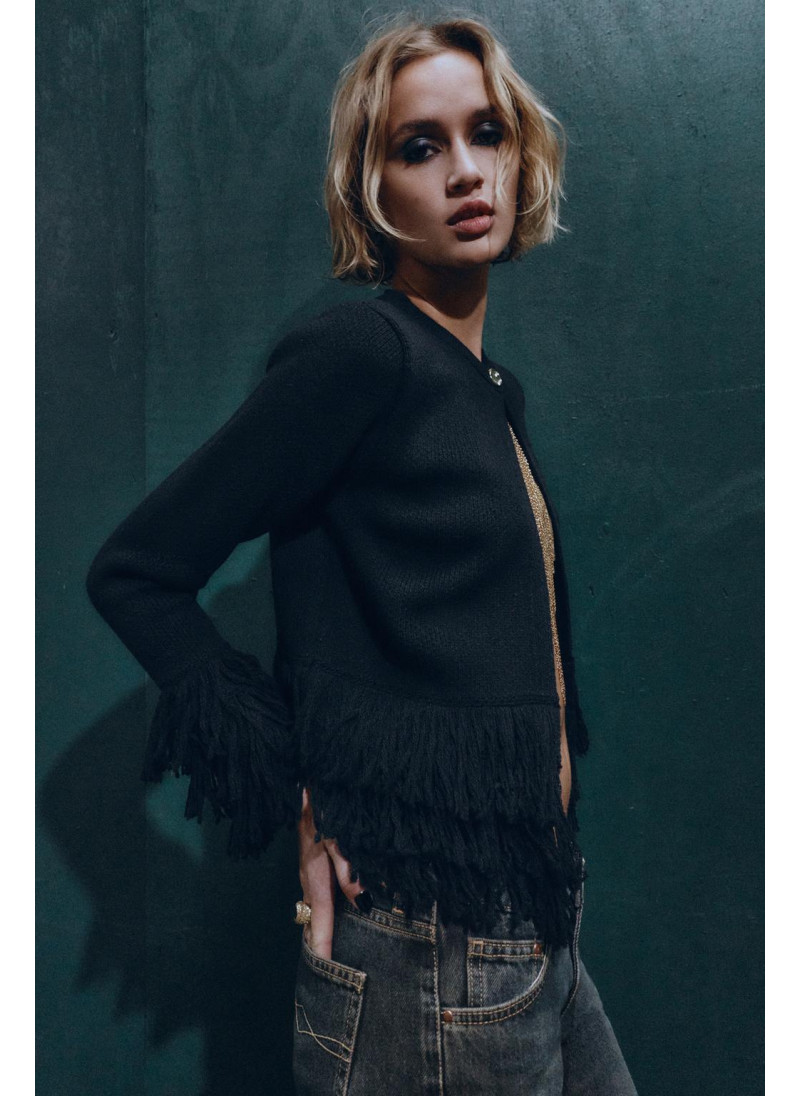 ВЯЗАНЫЙ КАРДИГАН С БАХРОМОЙ ВЯЗАНЫЙ КАРДИГАН С БАХРОМОЙ