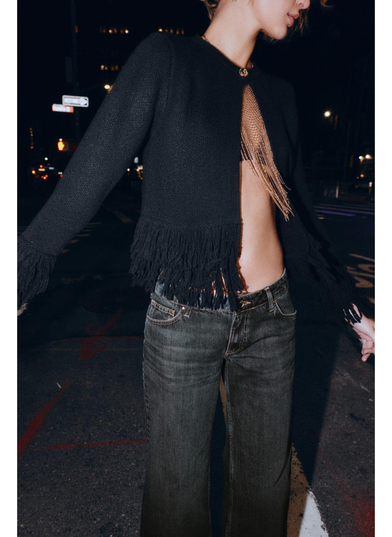 ВЯЗАНЫЙ КАРДИГАН С БАХРОМОЙ ВЯЗАНЫЙ КАРДИГАН С БАХРОМОЙ