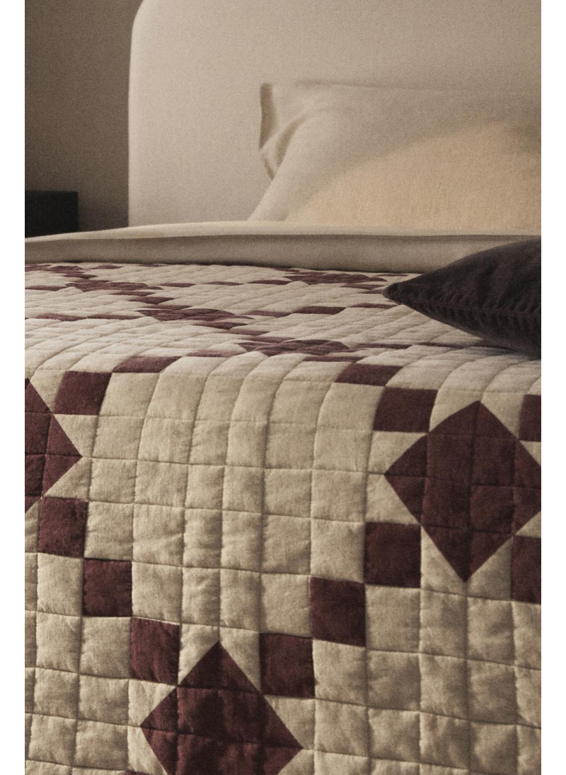 Стёганое рождественское одеяло из пэчворк-дизайна Стёганое рождественское одеяло из пэчворк-дизайна