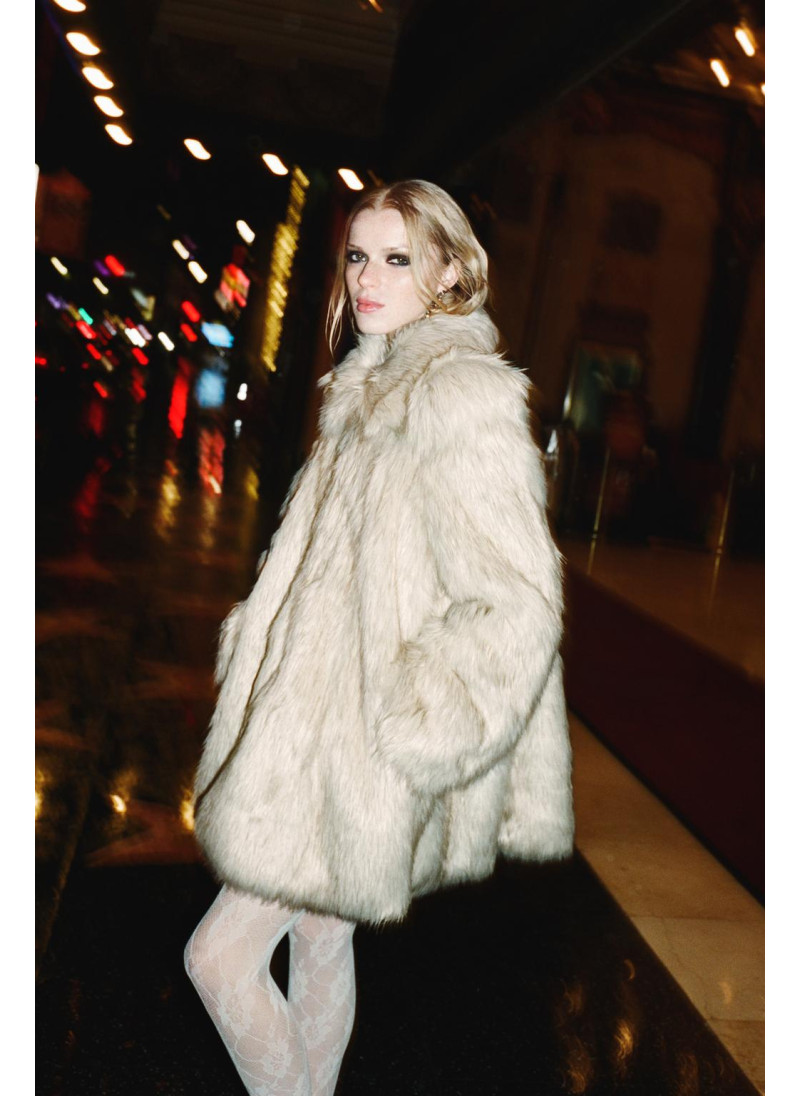 Пальто из искусственного м�...