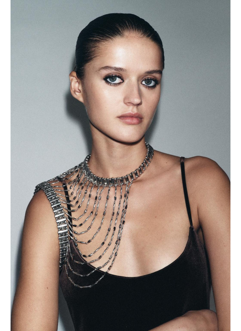 ОЖЕРЕЛЬЕ НА ПЛЕЧО ИЗ БУСИН