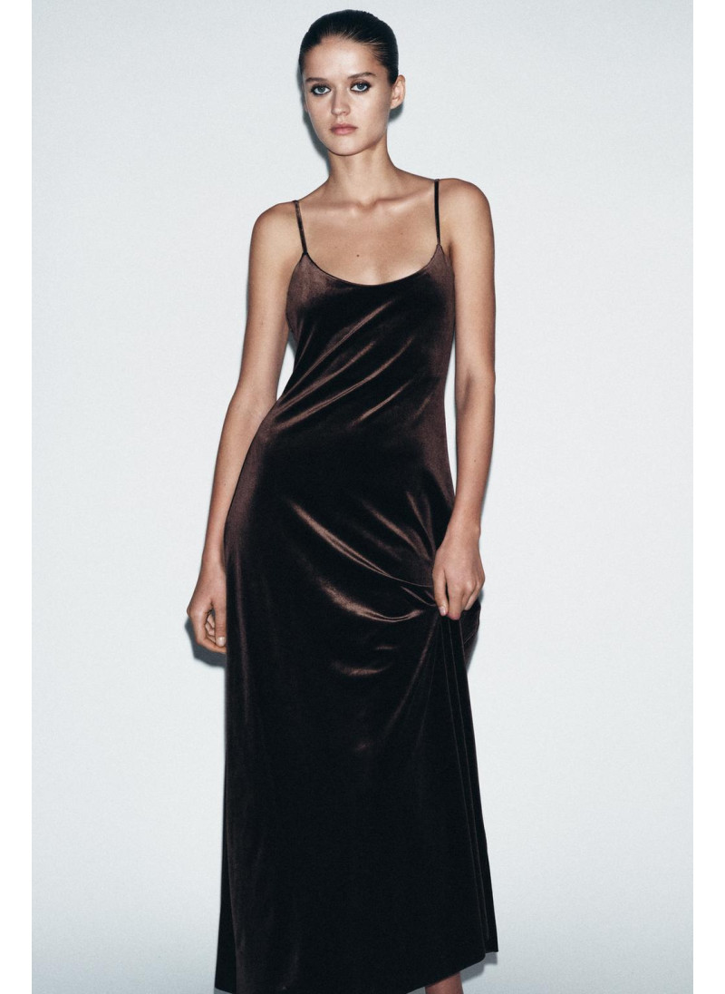 ДЛИННОЕ БАРХАТНОЕ ПЛАТЬЕ ДЛИННОЕ БАРХАТНОЕ ПЛАТЬЕ