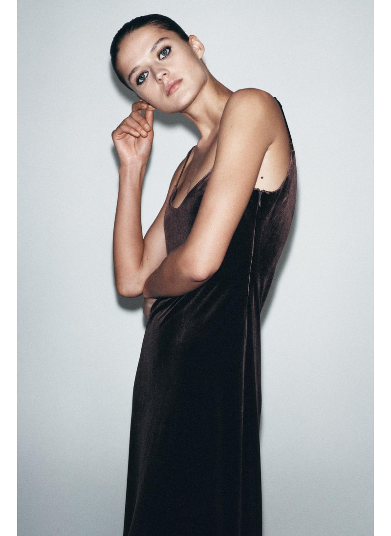 ДЛИННОЕ БАРХАТНОЕ ПЛАТЬЕ ДЛИННОЕ БАРХАТНОЕ ПЛАТЬЕ