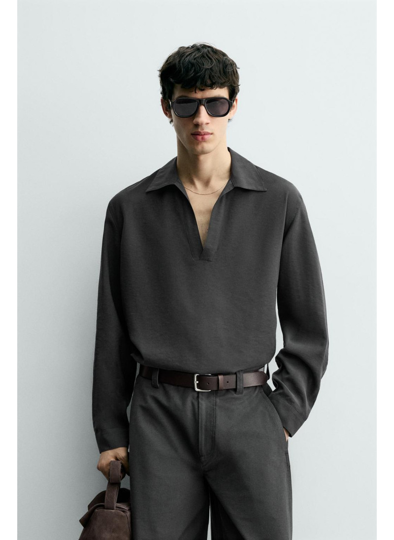 ПОЛО ИЗ СТРУЯЩЕЙСЯ ТКАНИ ПОЛО ИЗ СТРУЯЩЕЙСЯ ТКАНИ