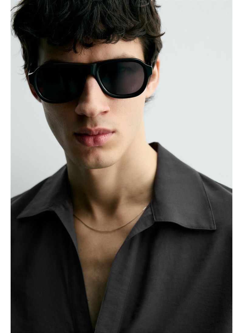 ПОЛО ИЗ СТРУЯЩЕЙСЯ ТКАНИ ПОЛО ИЗ СТРУЯЩЕЙСЯ ТКАНИ