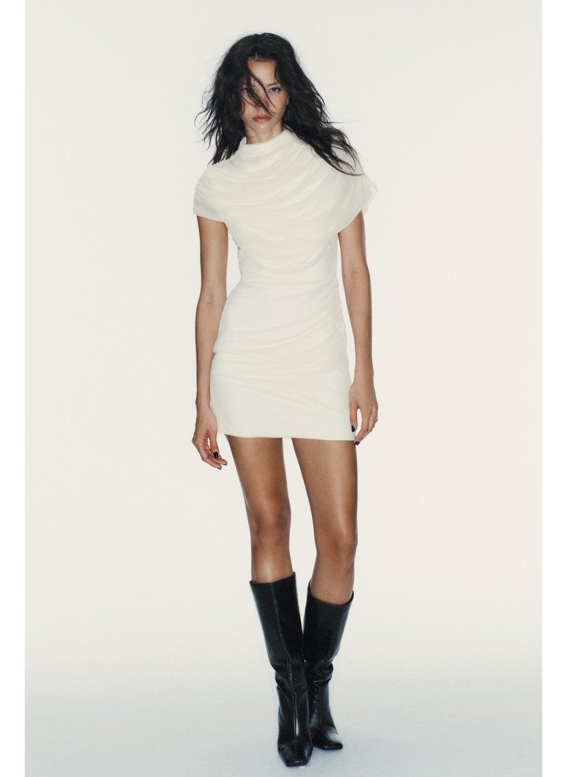 Платье с коротким фасоном и...