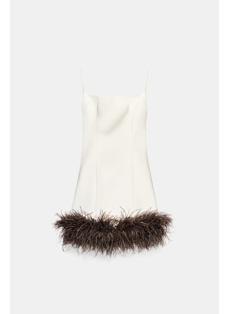 Платье из атласа с перьями Платье из атласа с перьями