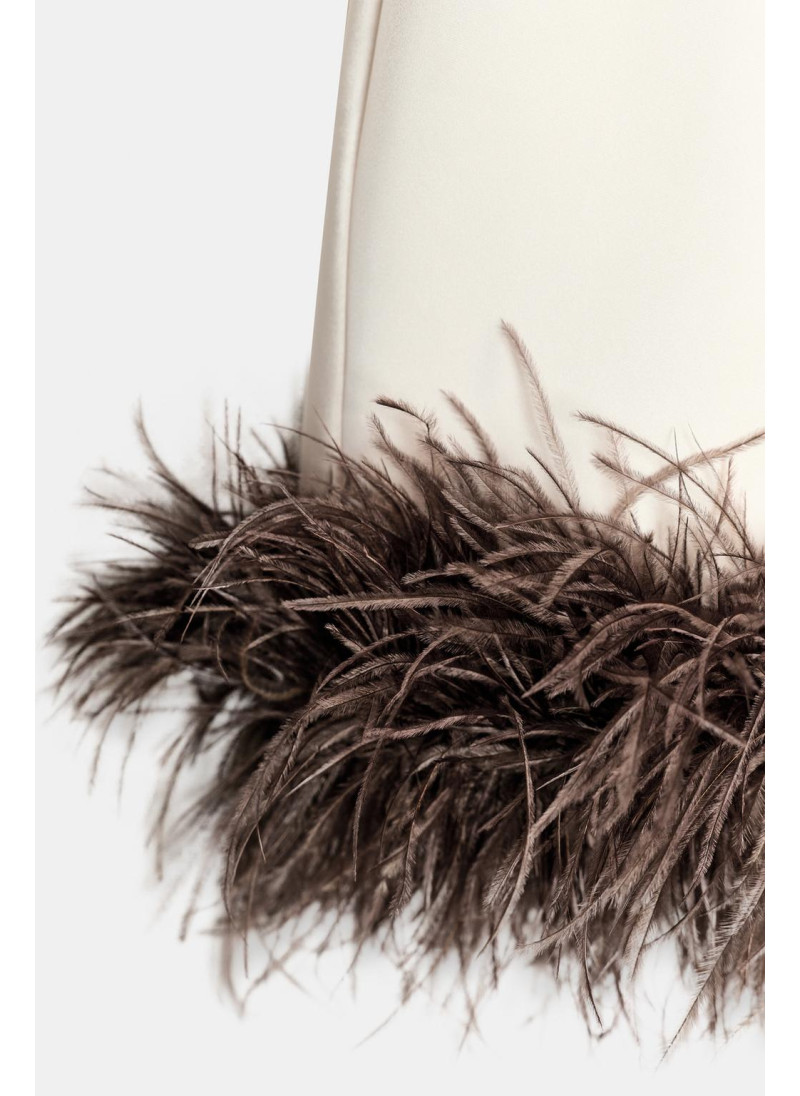 Платье из атласа с перьями Платье из атласа с перьями