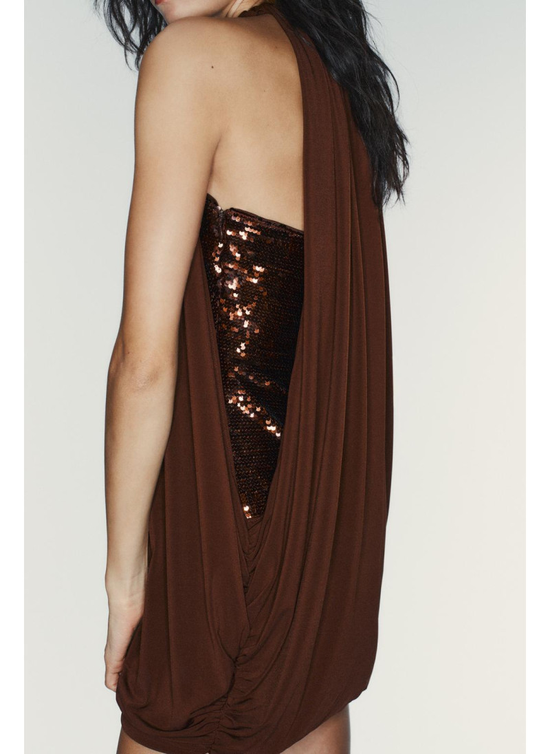 Платье с пайетками и баллонным подолом Платье с пайетками и баллонным подолом