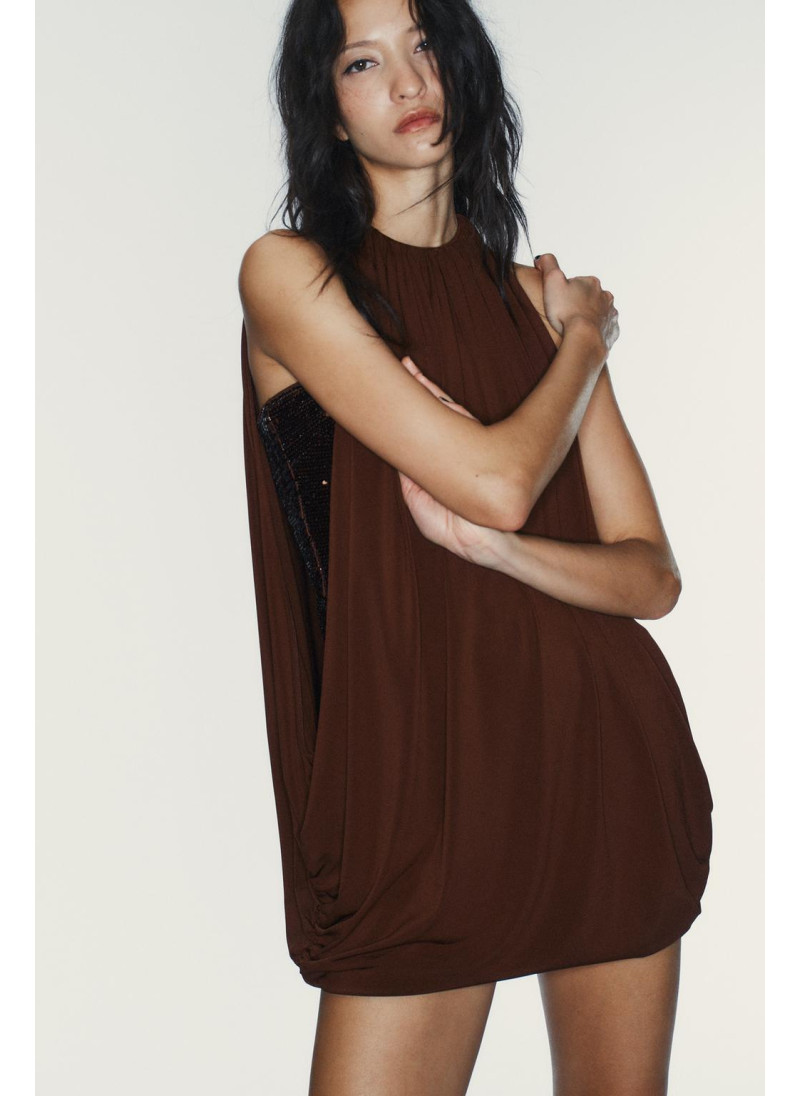 Платье с пайетками и баллонным подолом Платье с пайетками и баллонным подолом